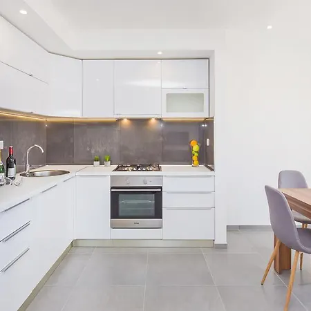 דירה Marivo מליני